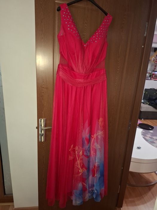 Rochie roz din voal  cu imprimeu floral la baza