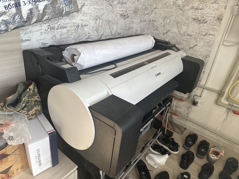 широкоформатный принтер Canon imagePROGRAF TM-300.