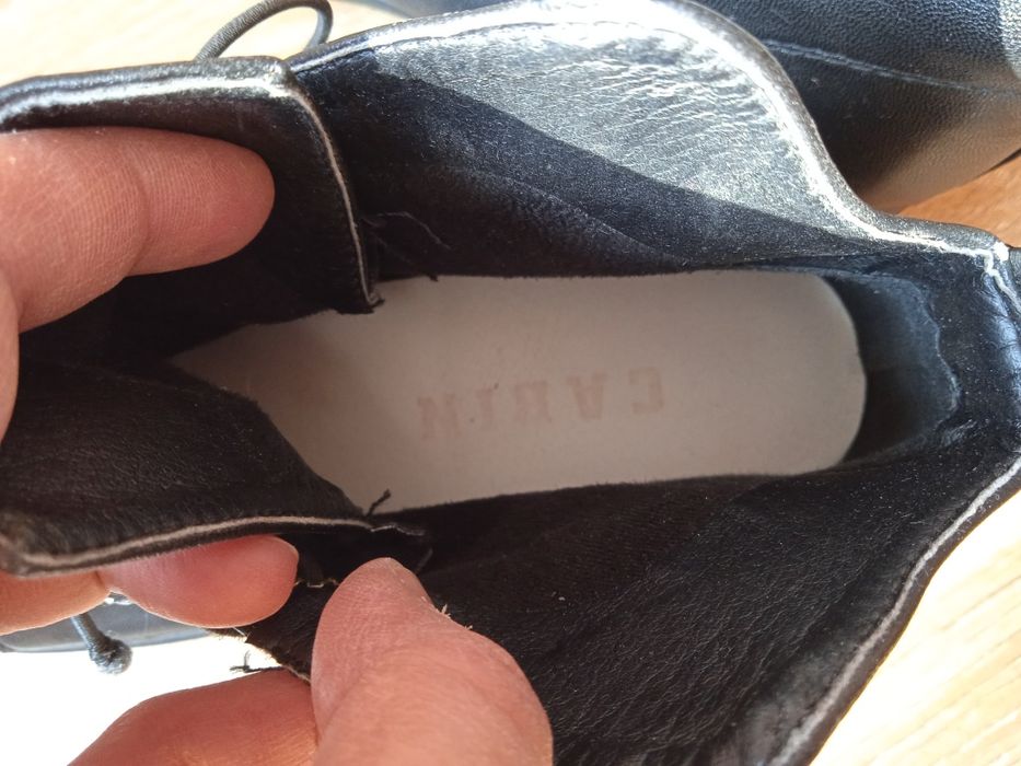 Балеринки и боти с камъчета.