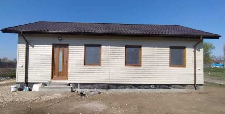 Casa modulara si garaje auto din structura metalica si panou sandwich