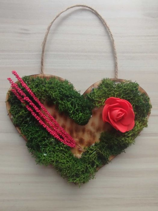 Сърце с рози и мъх