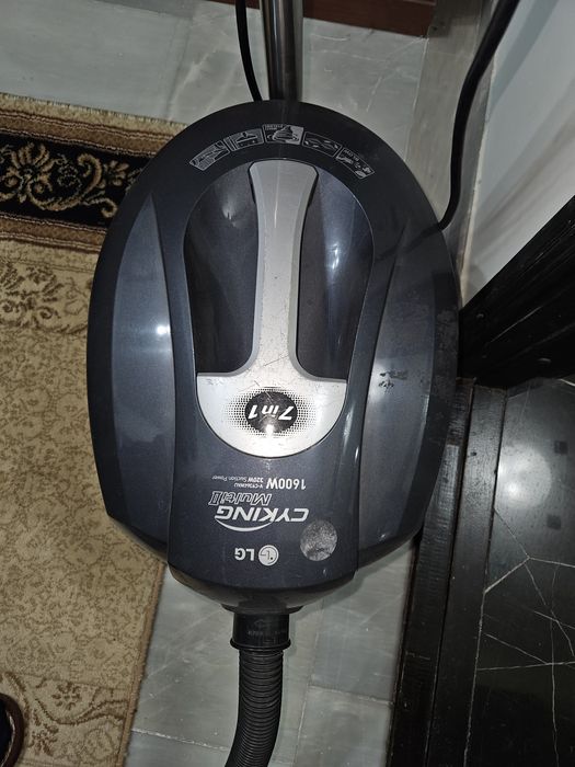 Продам моющий пылесос.