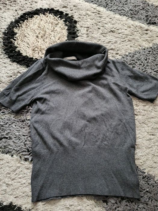 Tricou gros pe gât (cu guler)