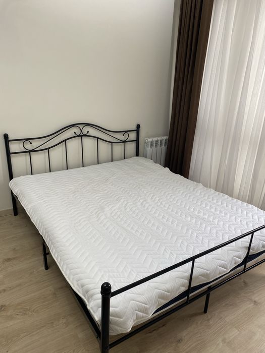 Кровать двуспальная