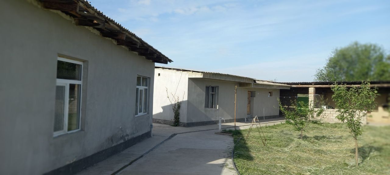 Toshket viloyati Nurafshon shaxri Hovli joy sotiladi