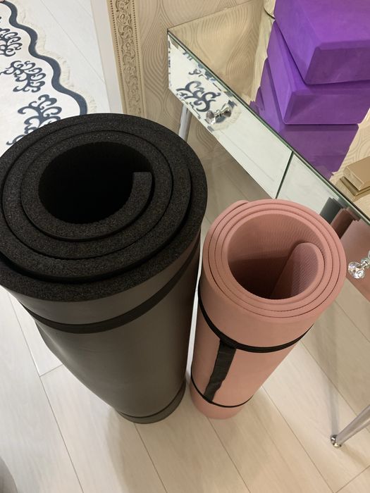 Продам большрй, толстый коврик для йоги