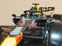 Macheta F1 1:18 Red Bull RB19 Miami 2023 Max Verstappen Sergio Perez