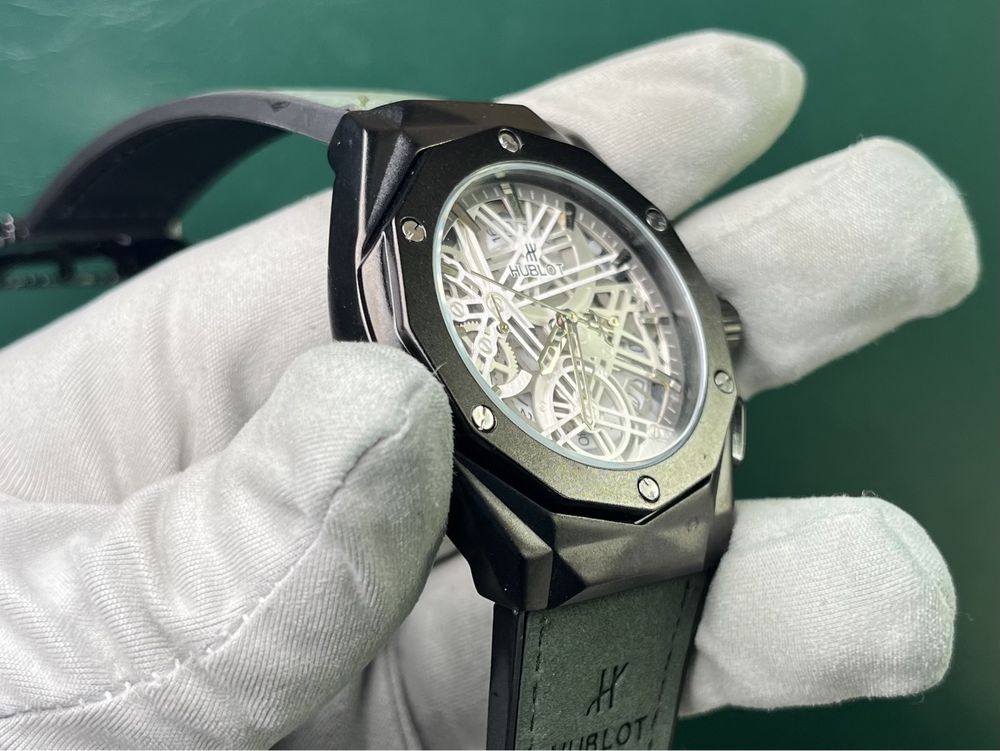 Часовници Hublot в зелено и бяло