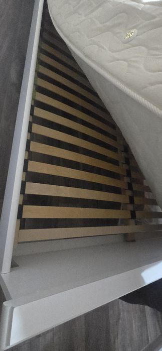 Pat cu somiera si saltea 160x200