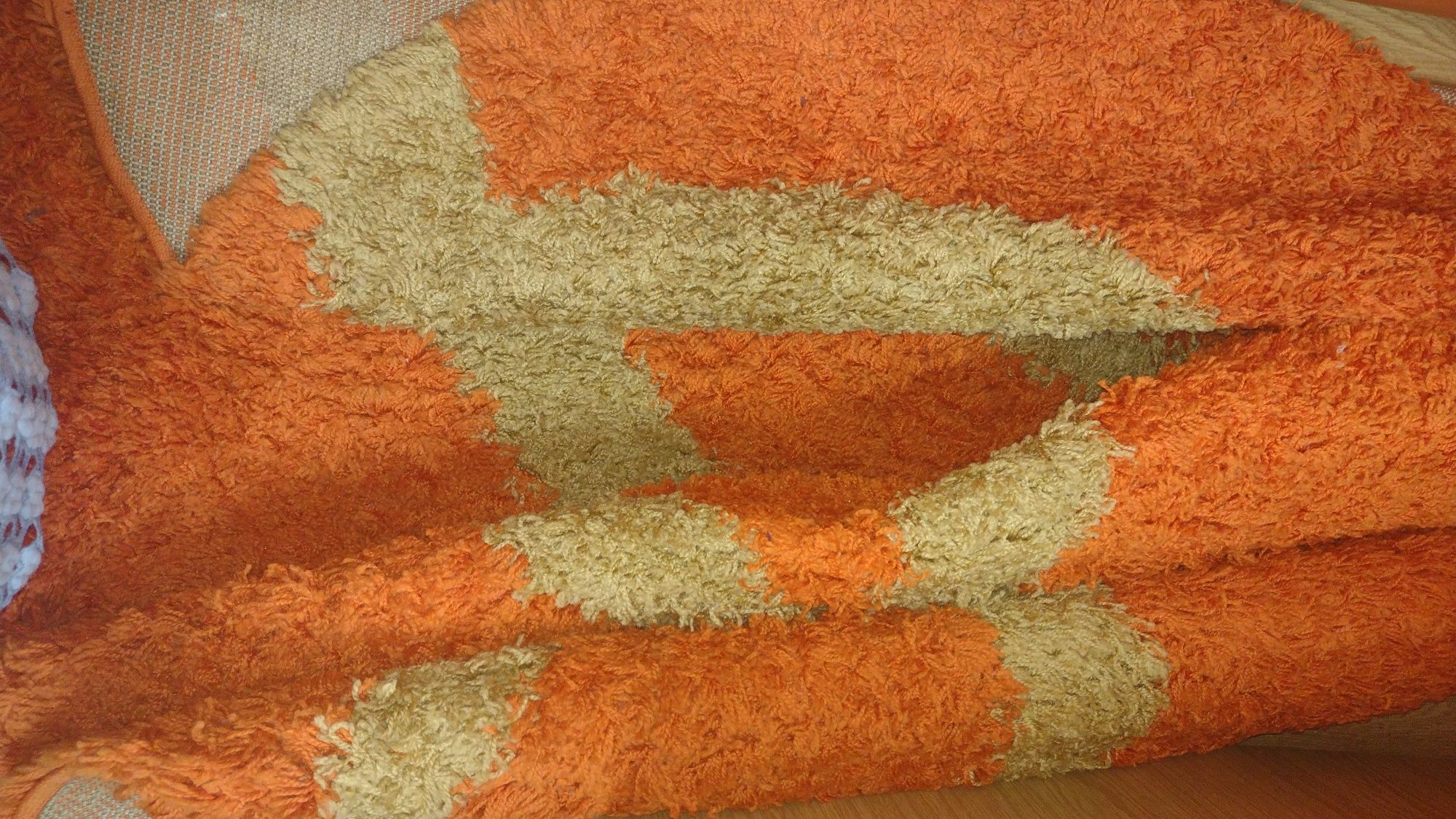 Vind canapea extensibila piele ecologica portocaliu și covor plusat