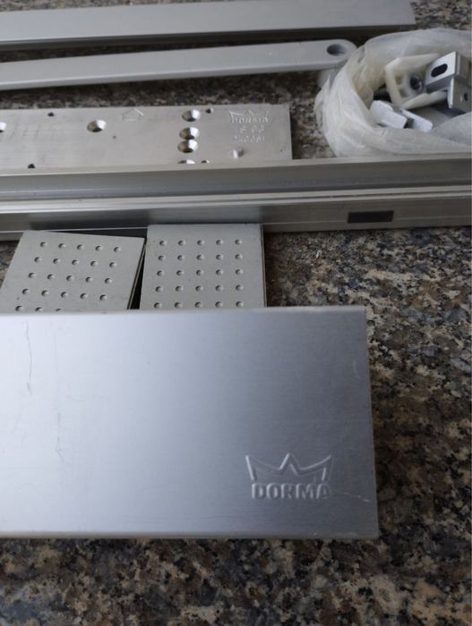 Dorma доводчик двери