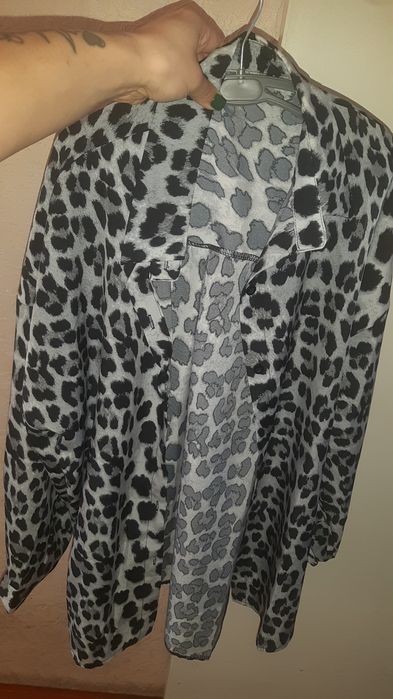 продам новую рубашку  больше мерка