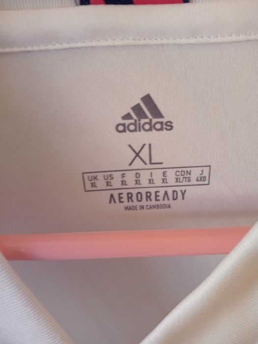 Tricou real Madrid mărimea XL și rucsac real Madrid noi