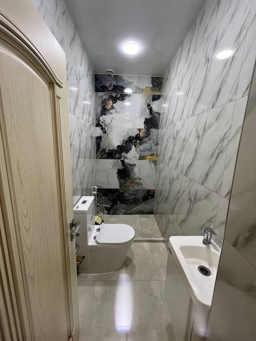 Zamona tuyxona 700 y.e