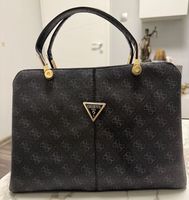 Продавам чанта на Guess, чисто нова, не е използвана!!