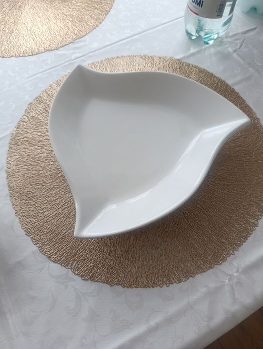 Большие тарелки сервировочные  треугольные