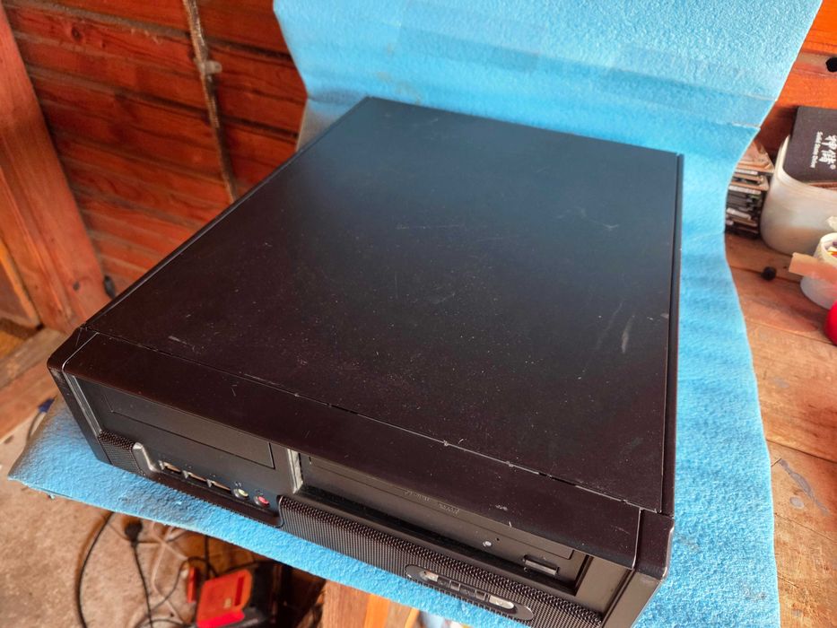 placa de baza LENOVO unitate PC - LENOVO - cu procesor I3 si 4 Gb ram