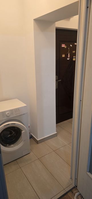 Inchiriez garsoniera uzina 2