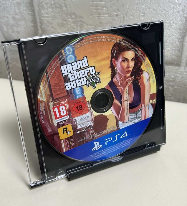 Продам игровую приставку PS5 с играми