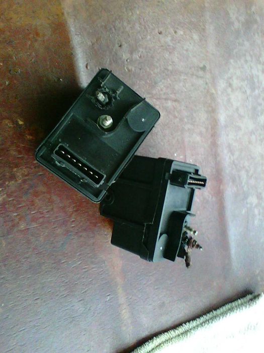 продавам 2бр.релета за подгряване на свещи пежо,ситроен