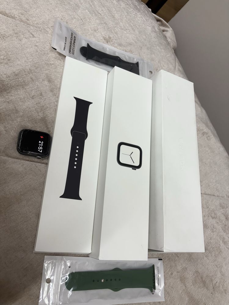 Продаю Apple Watch Series 4