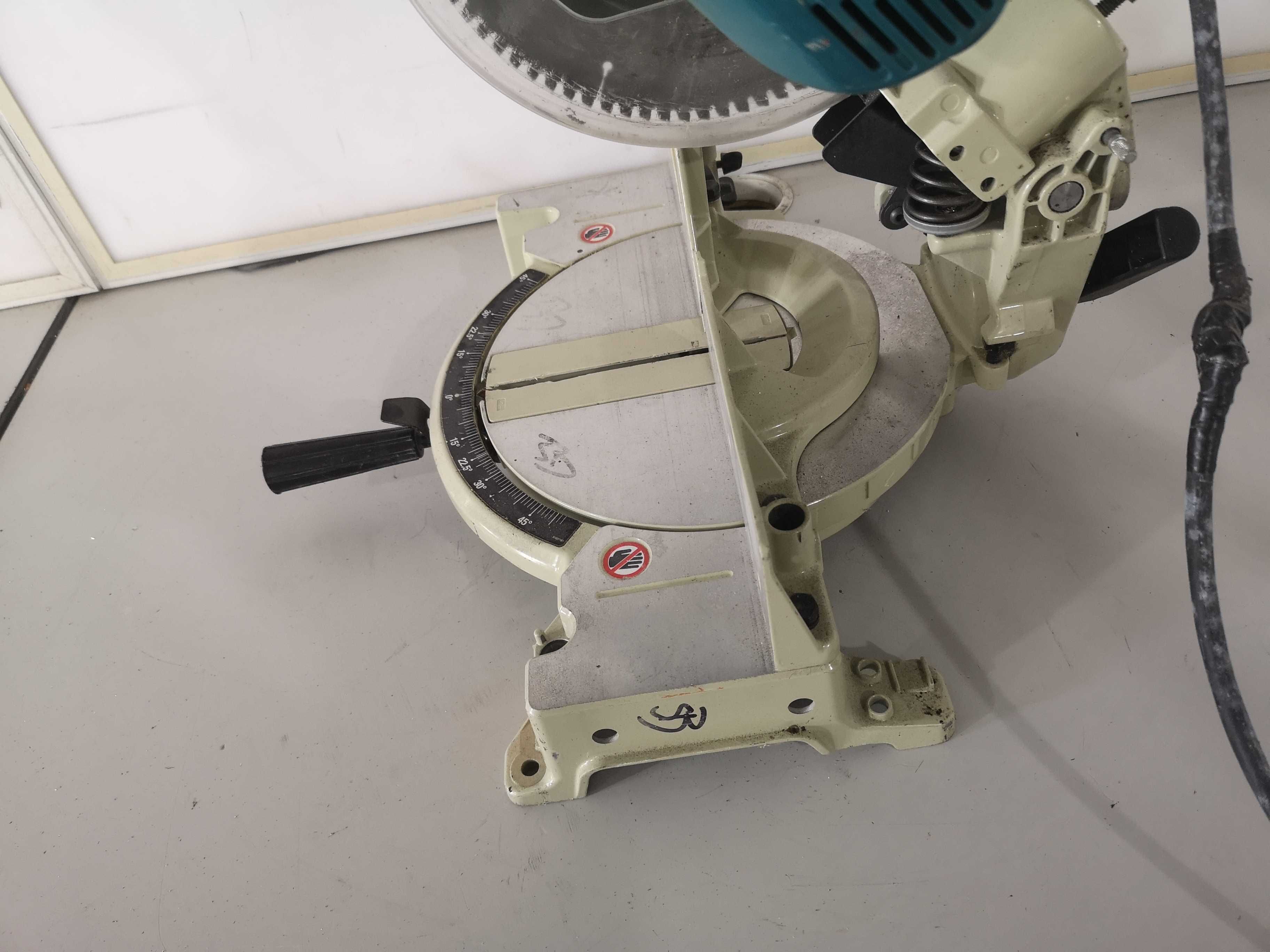 Циркуляр пендула  -  Makita 1650W / 260mm / 110V