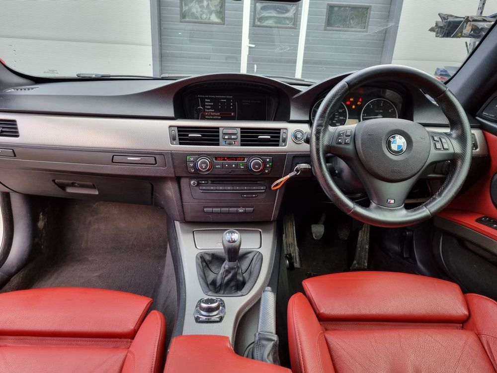 Dezmembrez BMW 320d ,M PACK ,Harman Kardon,CIC,Jante 313 M,keyless