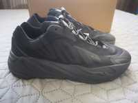 Yeezy 700 MNVN Triple Black 42/42.5