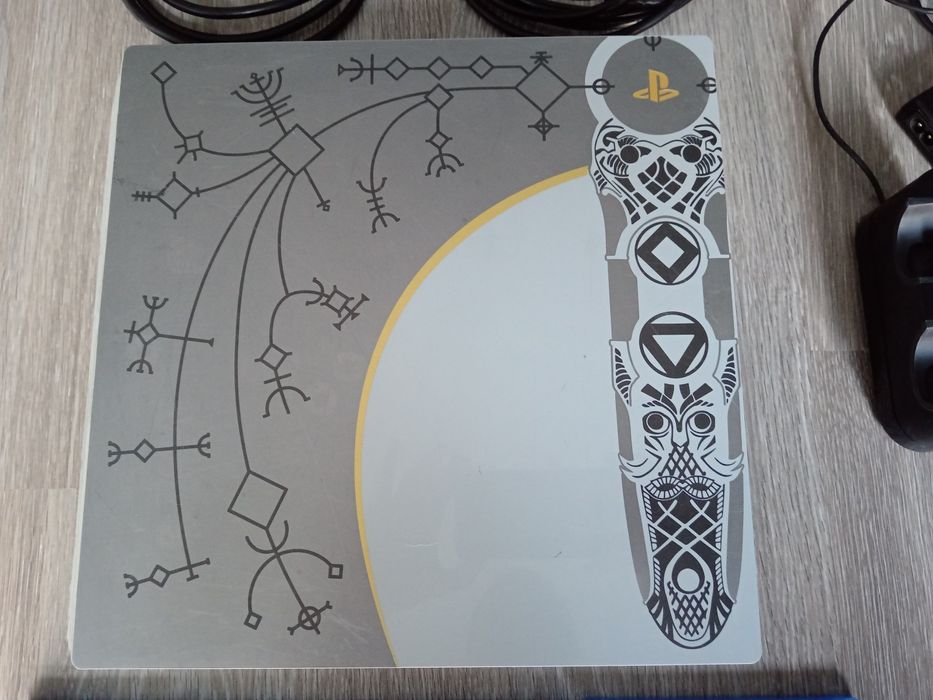 PlayStation 4 cu 2 controllere și 3 jocuri