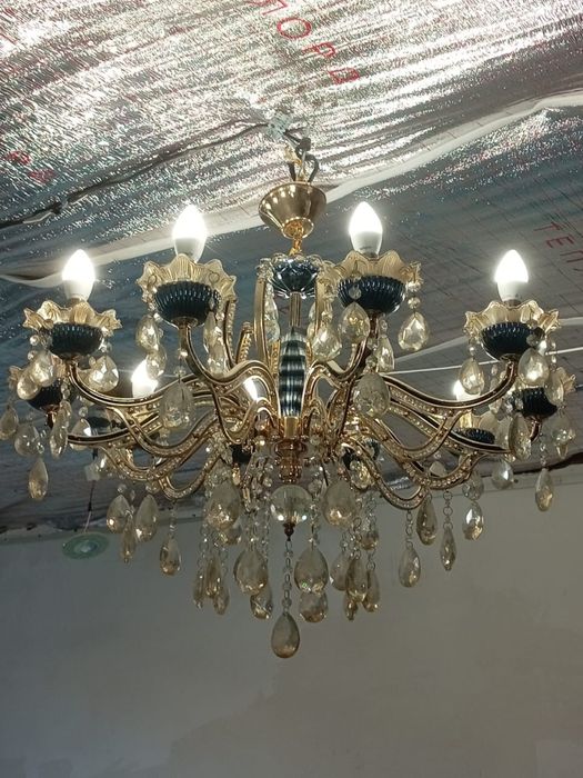 Продас люстру