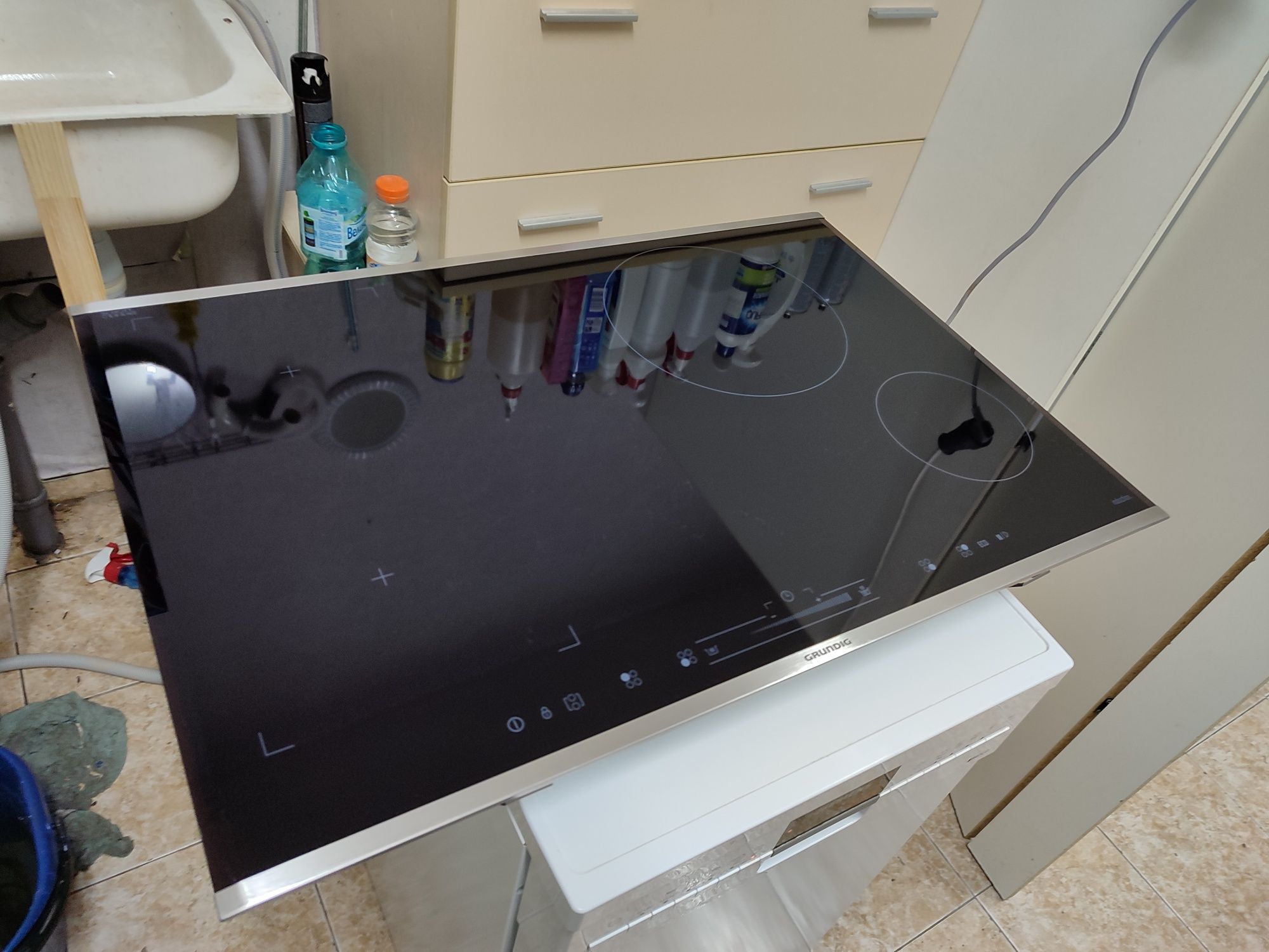 Индукционен плот Grundig - нов