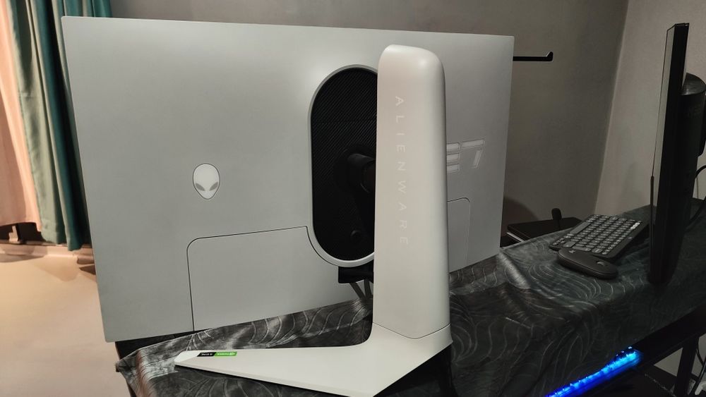 Monitor LED IPS Dell Alienware AW2723DF QHD