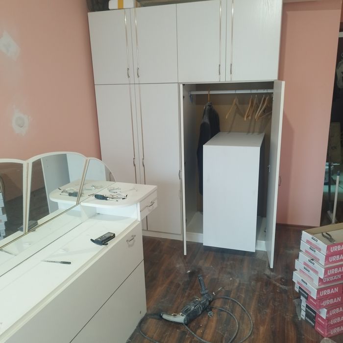 Спалня комплект с ракла шкафчета и гардероб