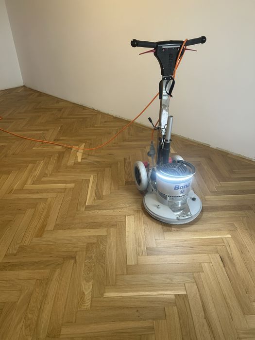 Raschetat ,Insertizat , lăcuit si montaj parchet masiv si stratificat