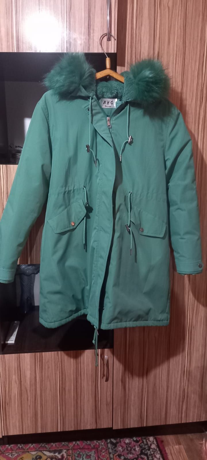 Куртка зелёного цвета