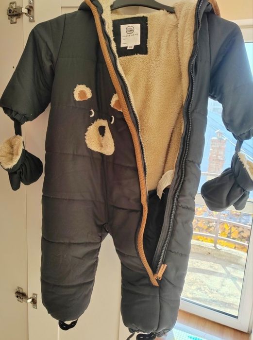 Vând combinizon bebeluși mărimea 86