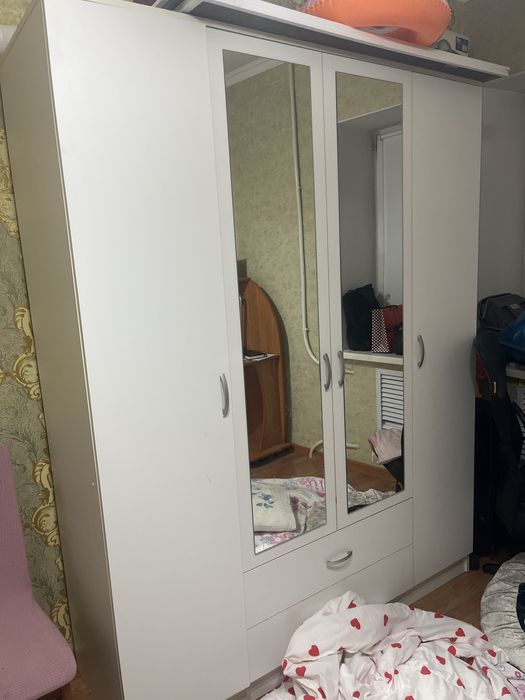 Шкаф с зеркалом