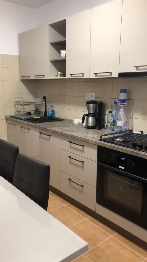 Apartament cu 3 camere de închiriat, bloc nou, zona ultracentrală