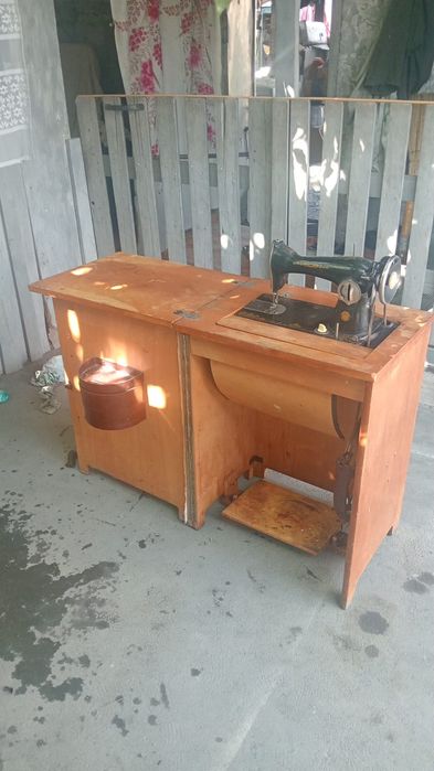 Нвейная машинка ПМЗ Кирова, ножная