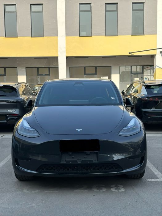 Tesla Model Y 2024-08 ozgina yurgan