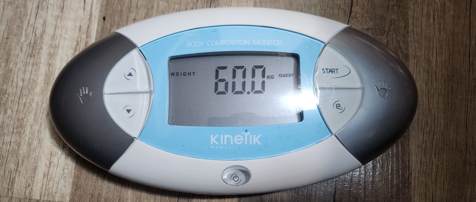 Kinetik medical уред за мерена на телесна мазнина,вода и мускул
