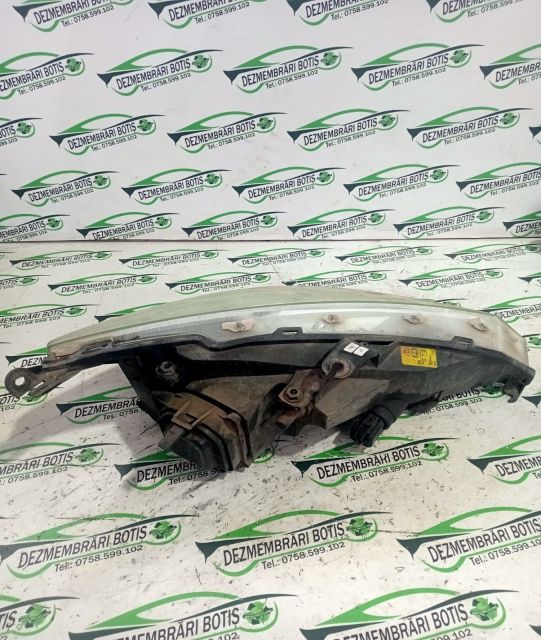 Far stanga Ford Focus prima generatie