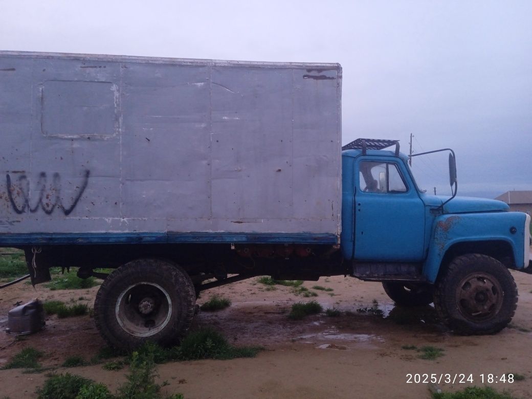 Gaz 53 zur yurib turgan