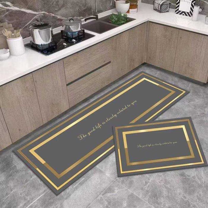 Коврики для ванной и столовой.