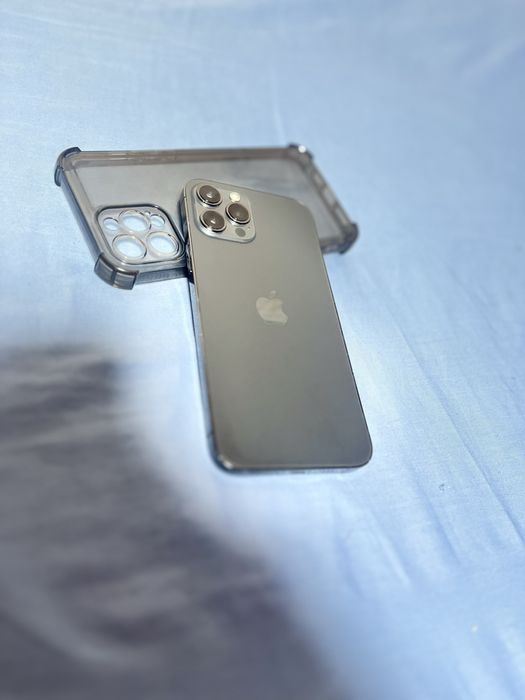 iphone 12 Pro Max в хорошем состоянии