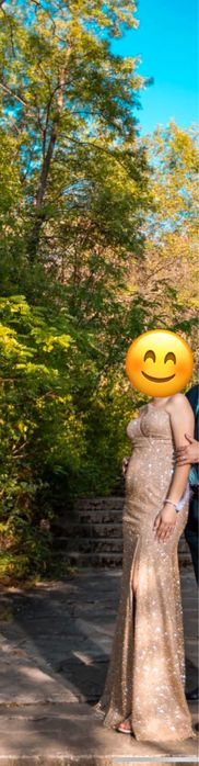 Официална златиста рокля