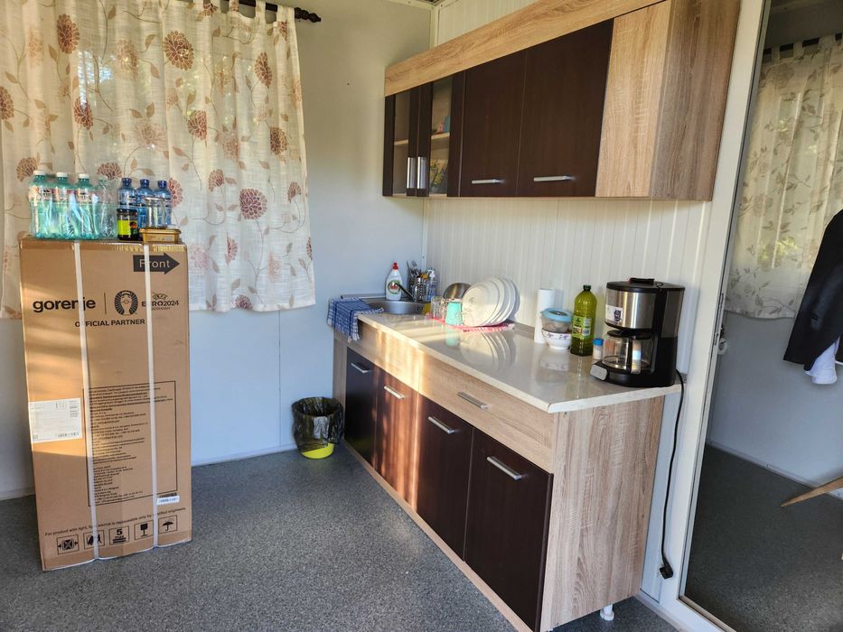 container de locuit izolat si mobila