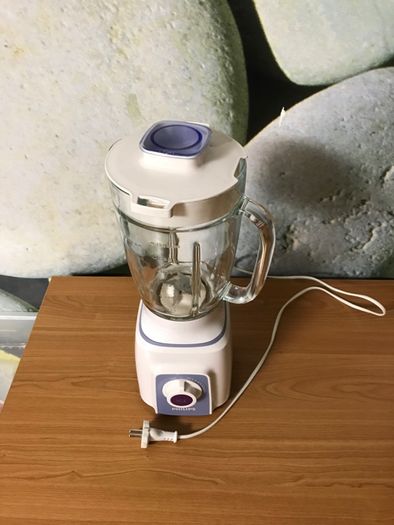 Blender Philips cu vas de sticla si buton pentru ghiață