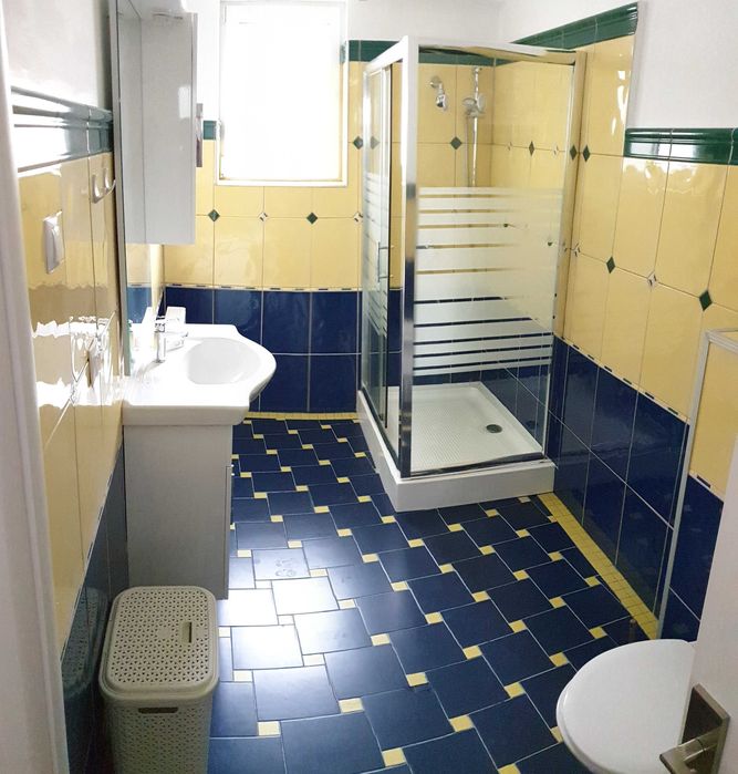 Inchiriez ap 3 cam Centru