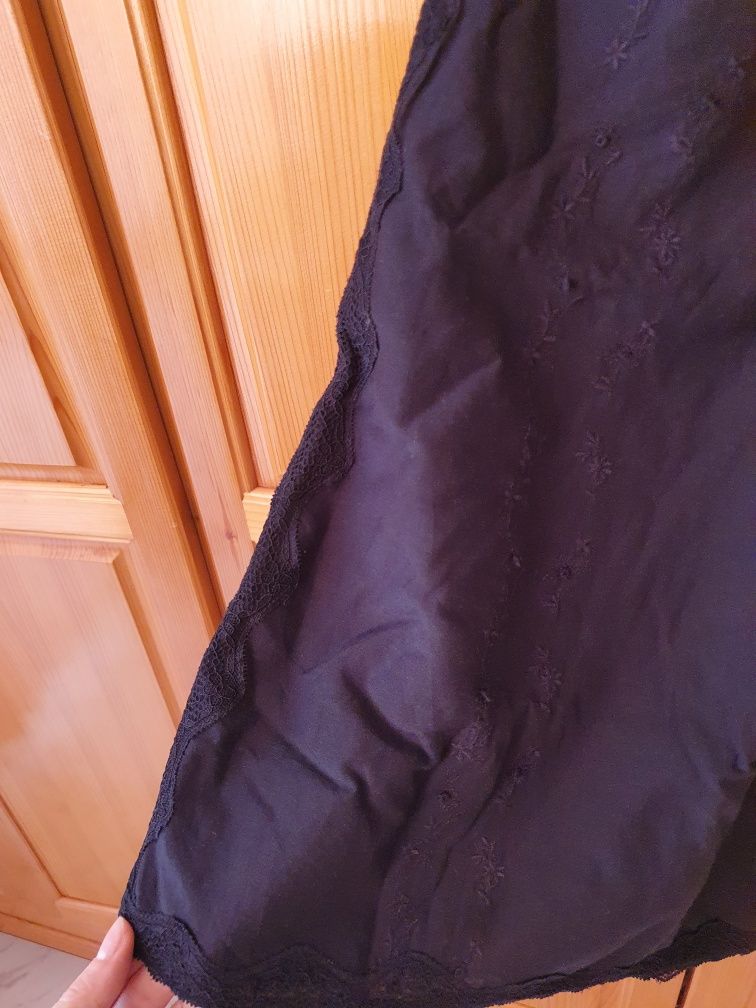 Памучна рокля на Zara с дантела